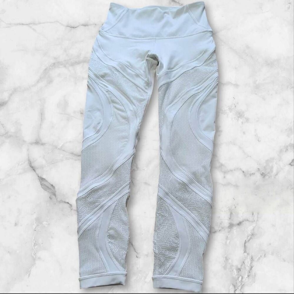Lululemon Size 6 White Lace Wunder Under HR 25"